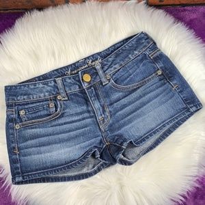 American Eagle Women's Jean Shorts Size 4 Blue